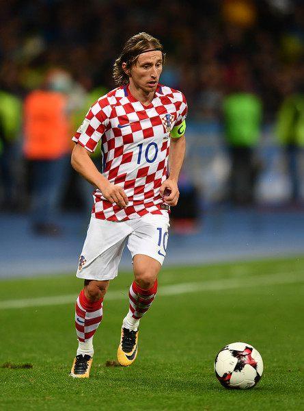 8年5冠赚2亿欧！海港队奥斯卡身价跌至400万欧