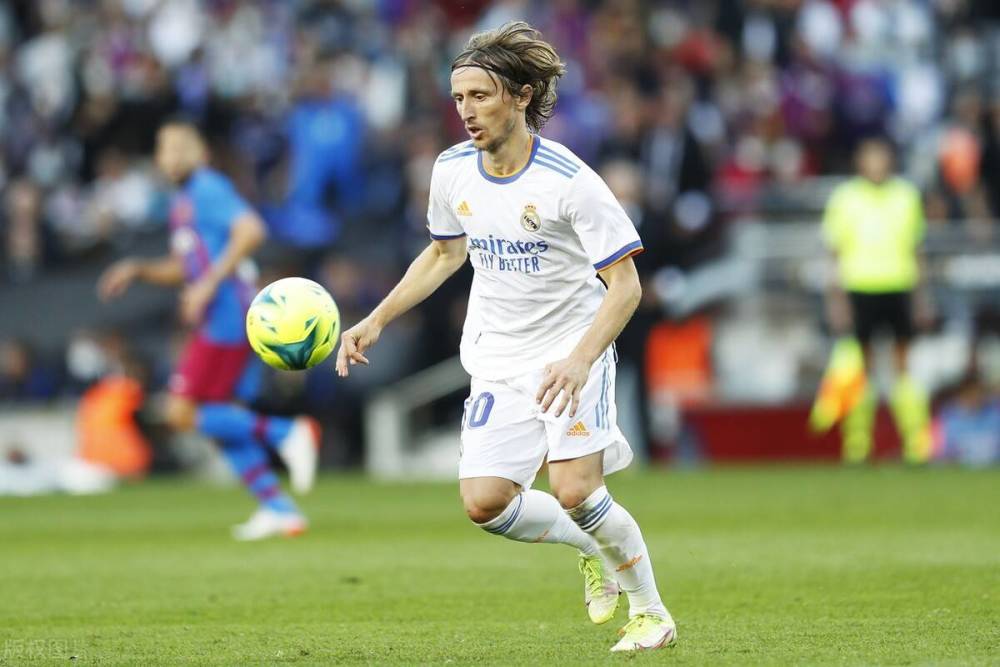 杨毅：同样作为传统组织后卫 基德和保罗谁的水平更高呢？