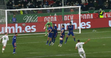 锦标赛中期的最大误区：把生存当成唯一目标（锦标赛中期的关键误区：将生存视为唯一追求）